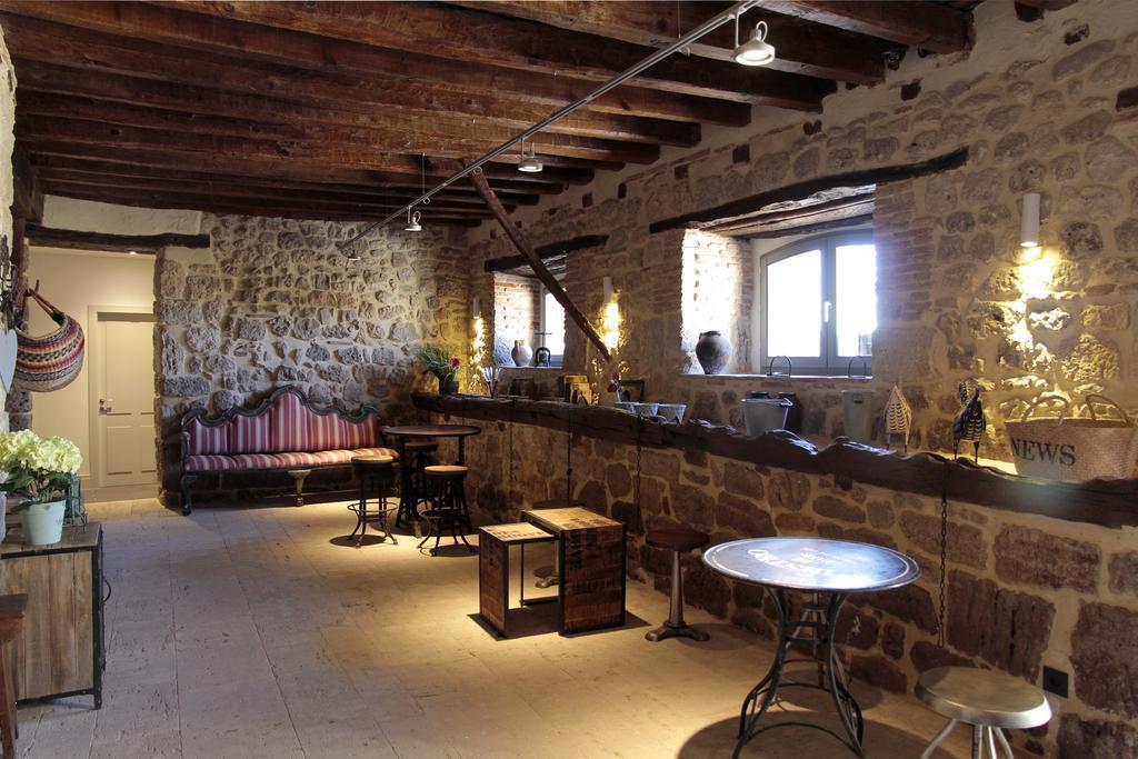 Emebed Posada Кастрохерис Экстерьер фото